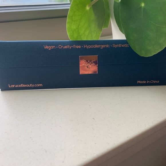 Laruce Beauty Lim. Ed. 3-Piece Editorial Bundle - Picture 4 of 5